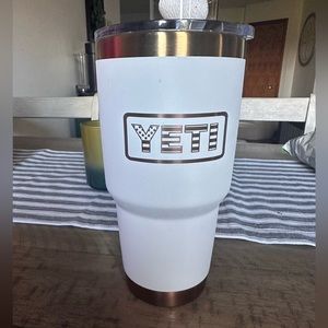 Yeti thermos 30oz